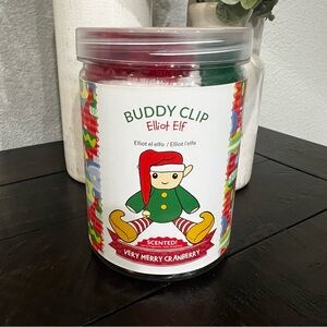 🆕 Buddy Clip Elliot Elf Scented Candle - Very Merry Cranberry